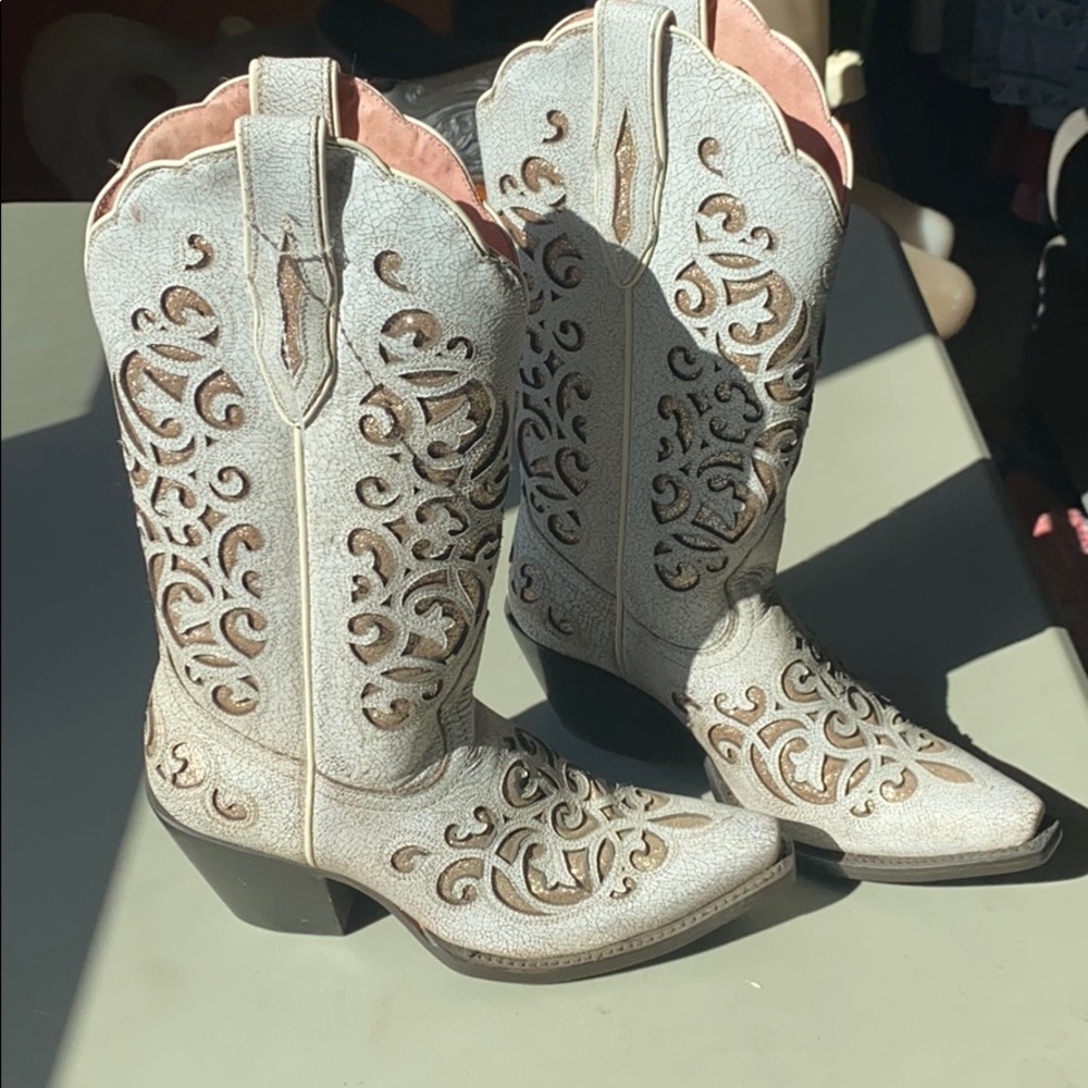 Ariat sample cream western boot with pink glitter.